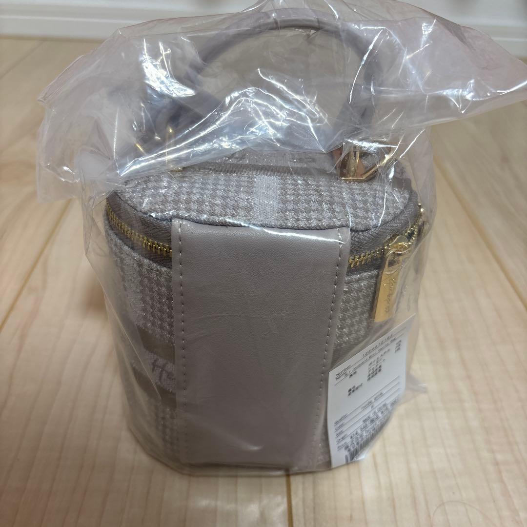 グレーベージュキーホルダー付き ショルダーバッグ