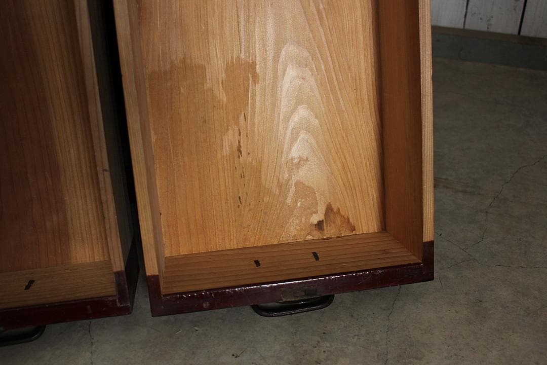 丸金具付き小抽斗3杯×欅戸の戸棚 庄内箪笥 タンス 収納