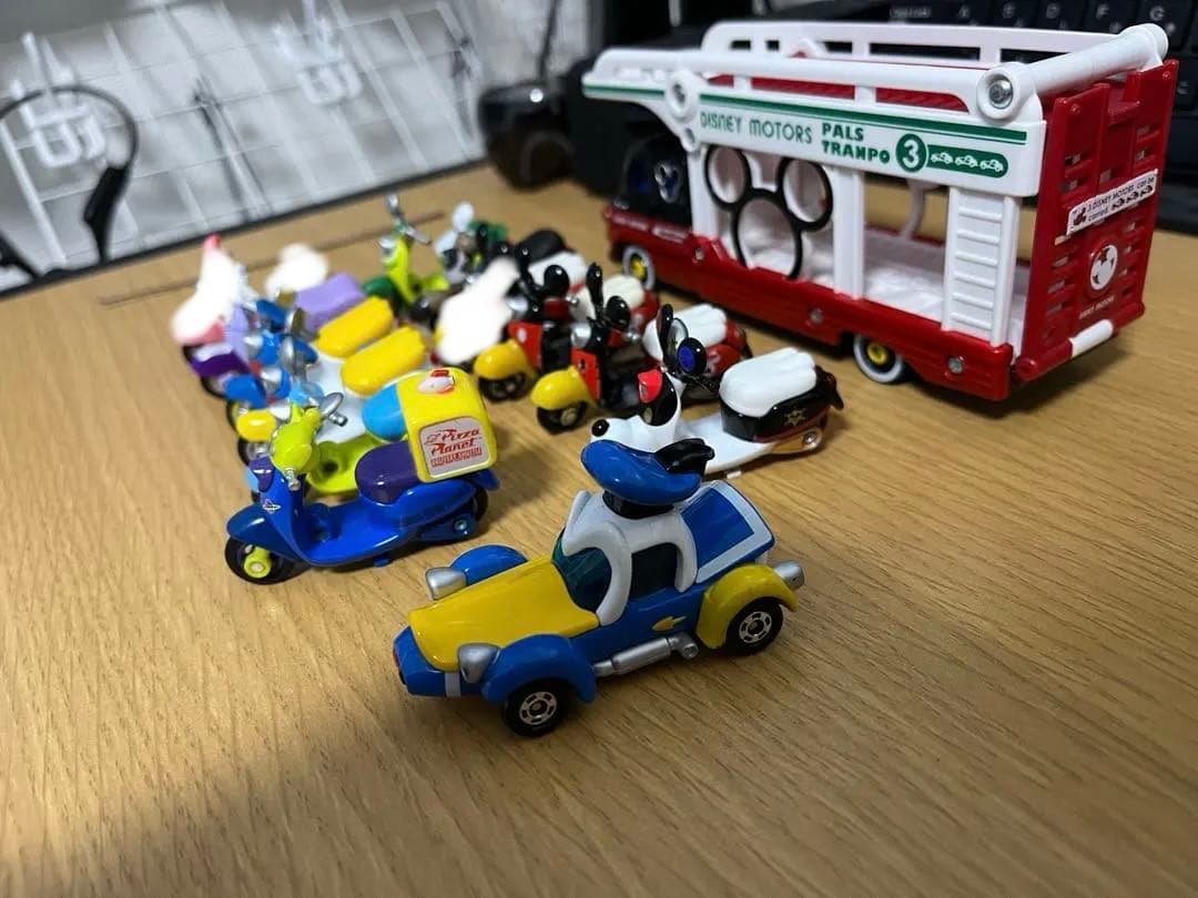 ディズニーモータース　トミカ１2台 まとめ売り