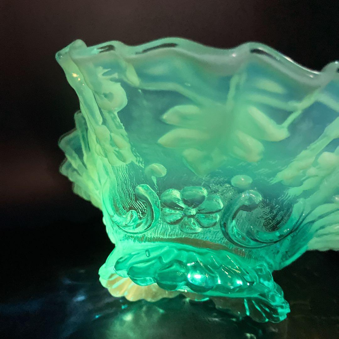 ブルー オパルセント ウランガラス フリル ボウル フェントンかも