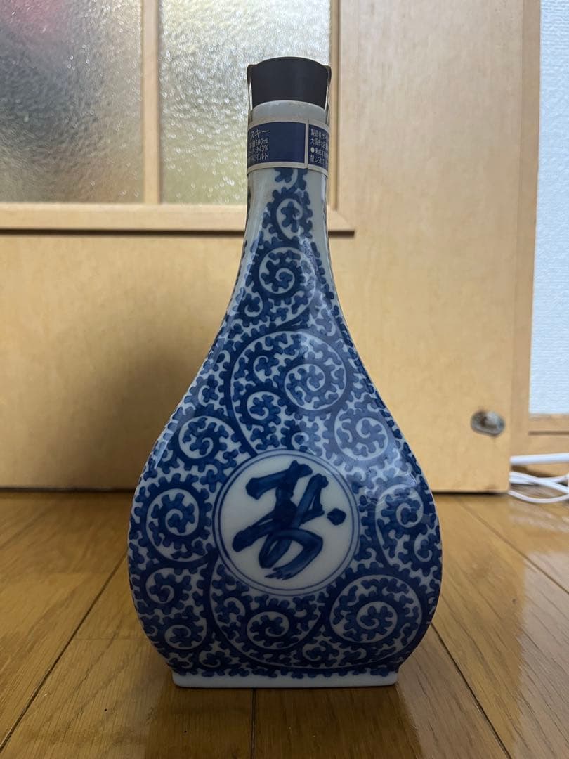 サントリー ピュアモルトウイスキー 白州12年 有田焼染付蛸唐草兎文瓶 箱