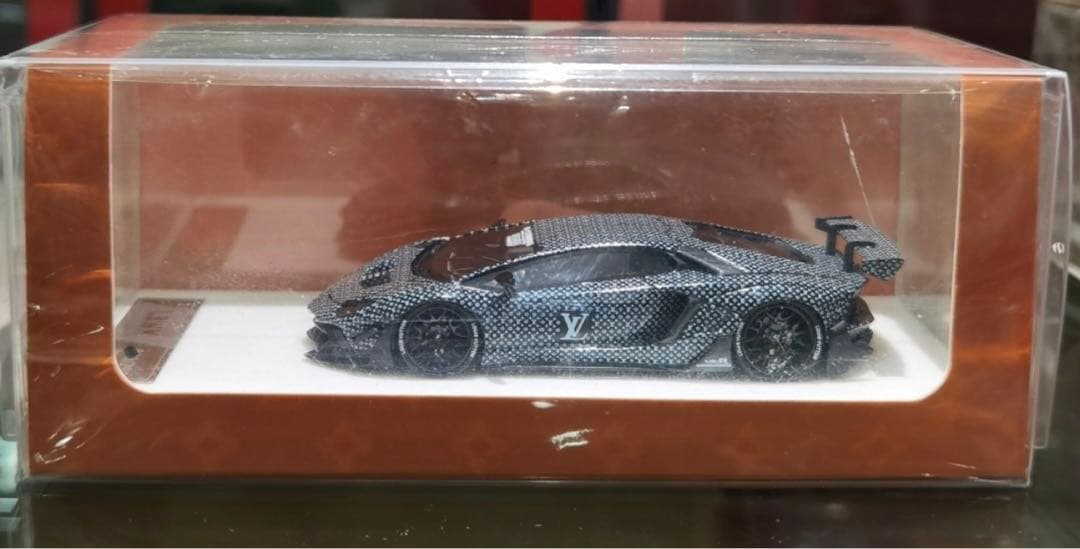 ルイ・ヴィトン特注 1/64ミニカー ランボルギーニ・アヴェンタドール