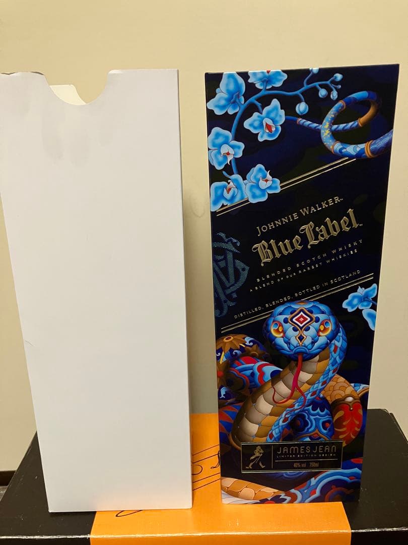 ジョニーウォーカーブルーラベル 干支 へび ヘビ 巳歳巳年 限定ボトル