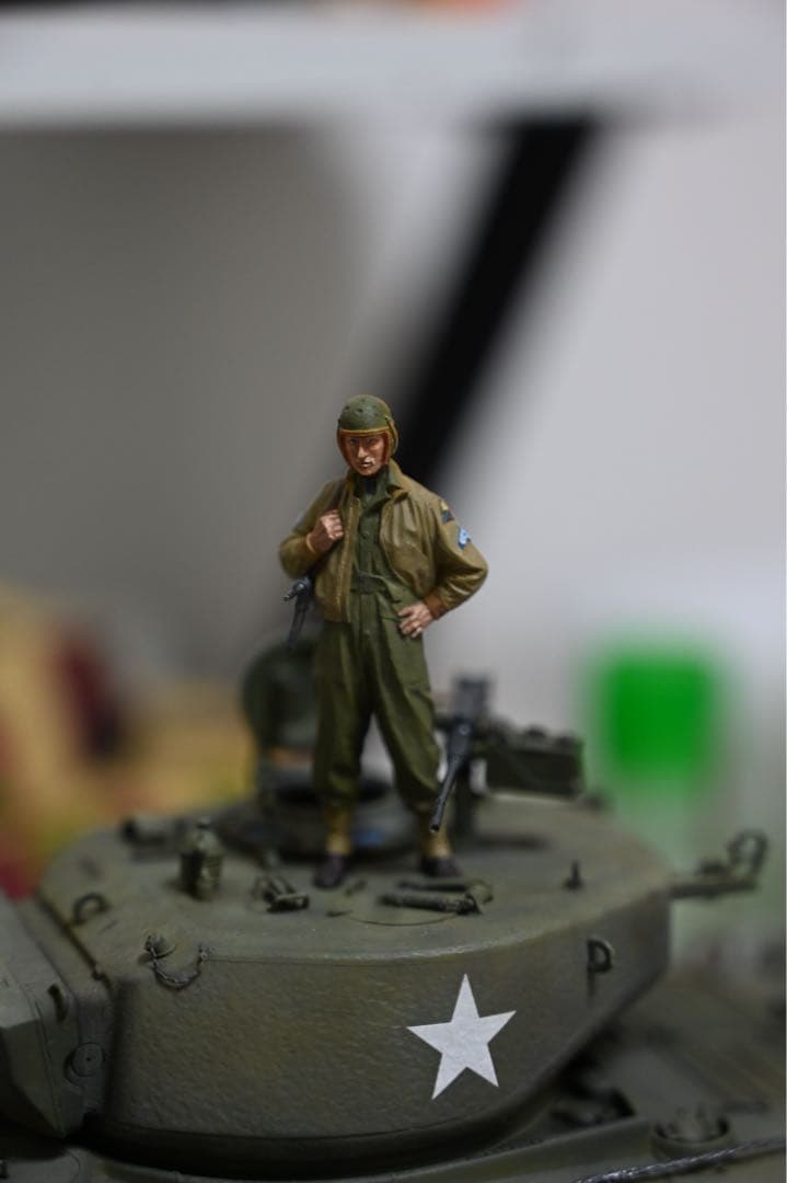 1/35 M4A3E2戦車＋フィギュア2体 セット