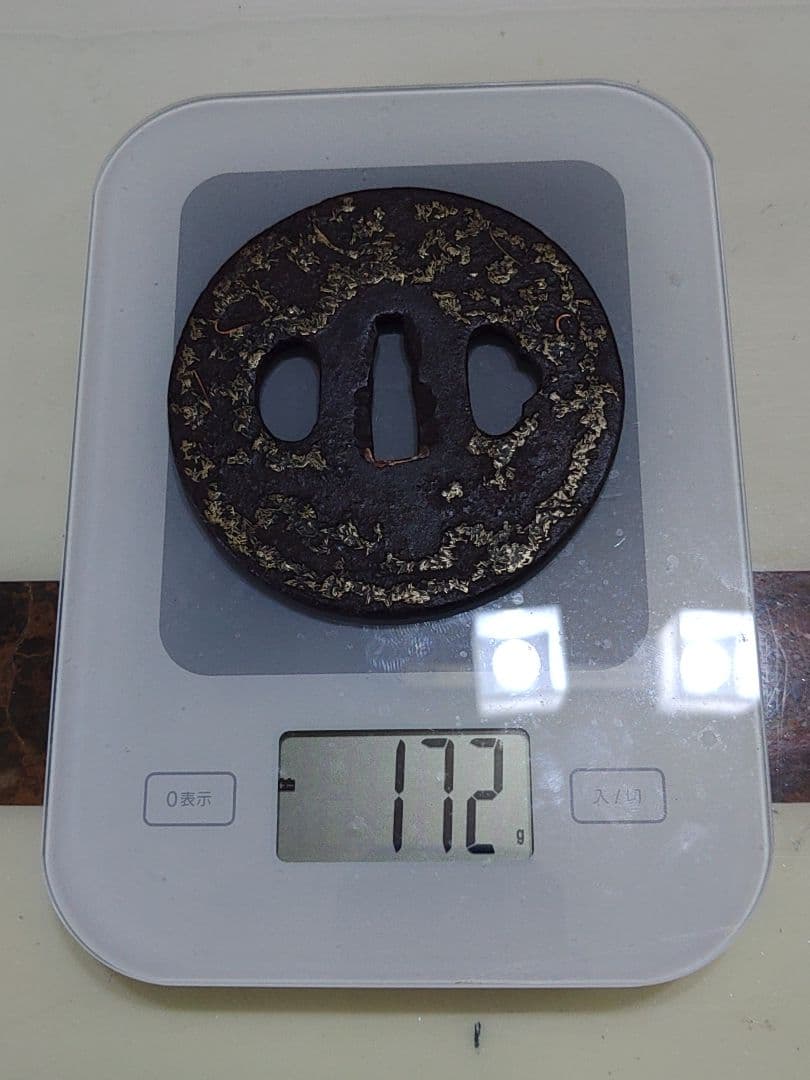 円形鍔　吹き寄せ象嵌　唐草模様　真鍮・銅象嵌　責金入　武具　ツバ　可愛い鍔　鉄製