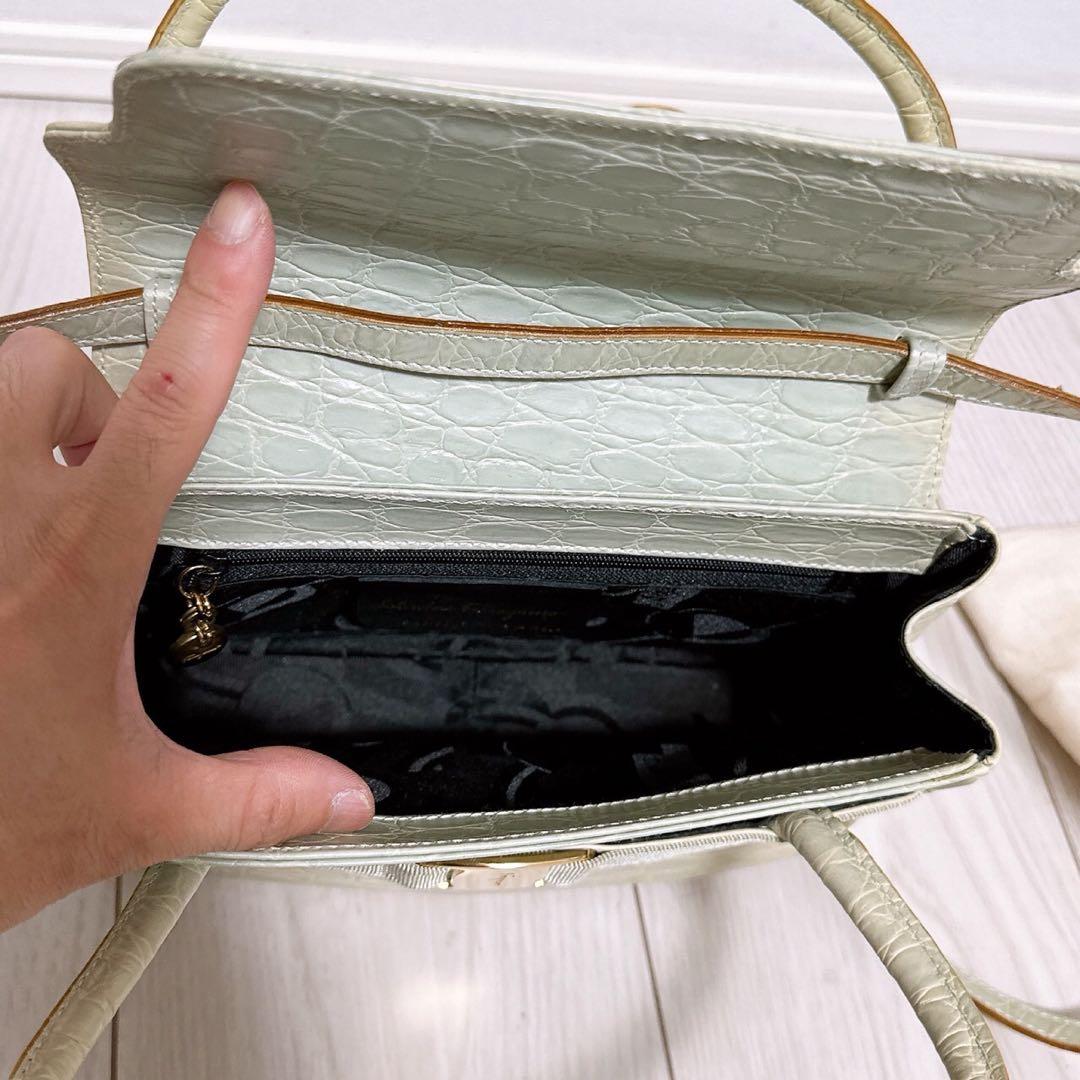 《美品》Ferragamo(フェラガモ)2wayバッグ　レザー　ヴァラ