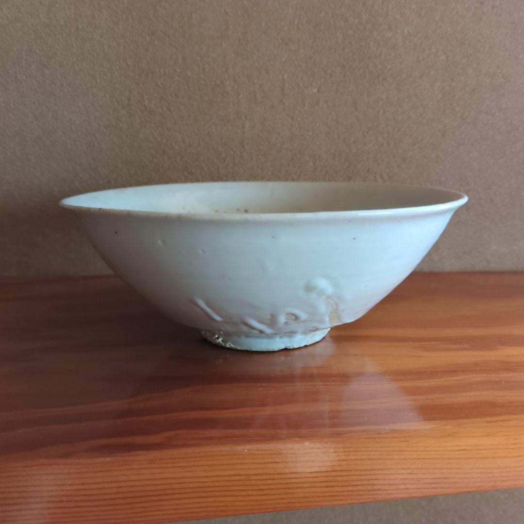 淡い青色の陶器製丸型鉢 骨董品 李朝白磁碗 骨董品