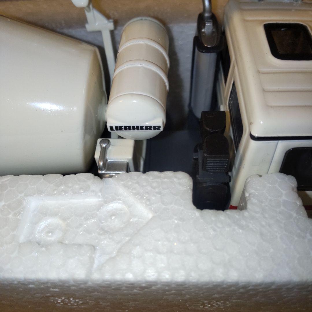 NZG メルセデスベンツアクトロス8x4 Liebherrミキサー車