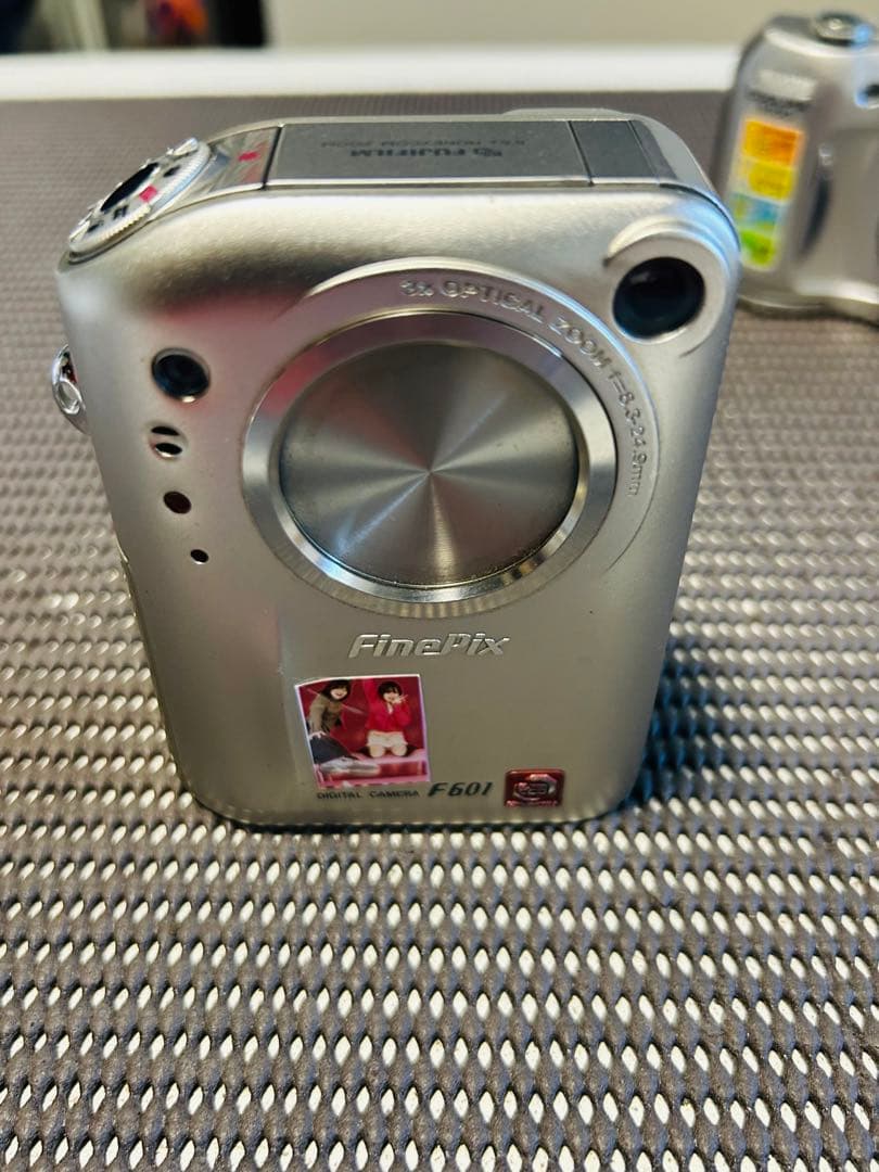 Fujifilm FinePix F601 コンパクトデジタルカメラ 富士フイルム