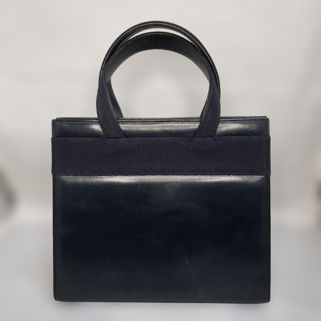 サルバドール　フェラガモ　 ヴェラリボン　黒レザーハンドバッグ ゴールド金具付き