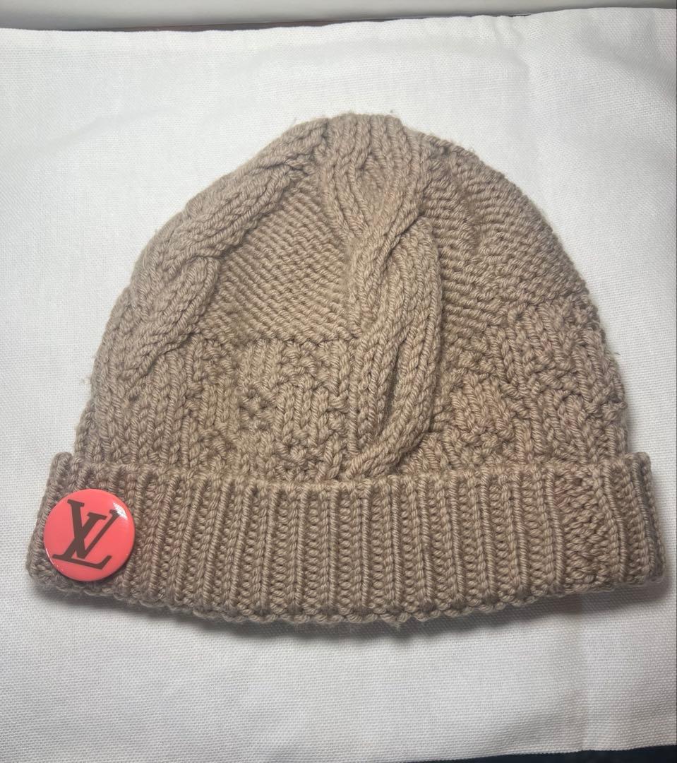 ルイ・ヴィトン LOUIS VUITTON ニット帽 ビーニー ベージュ缶バッチ