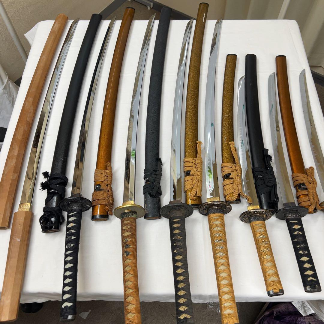 【傷あり】模造刀 8本 まとめ 透かし鍔 太刀 脇差 白鞘 龍 黒鞘 金梨地