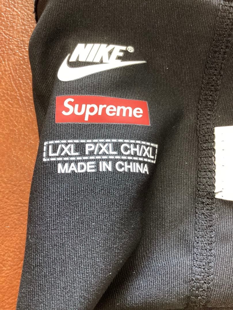 Supreme NIKE ロゴ　アームカバー 【片方】ブラック