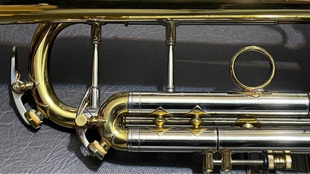 4桁 Bach Stradivarius New Yorkビンテージトランペット