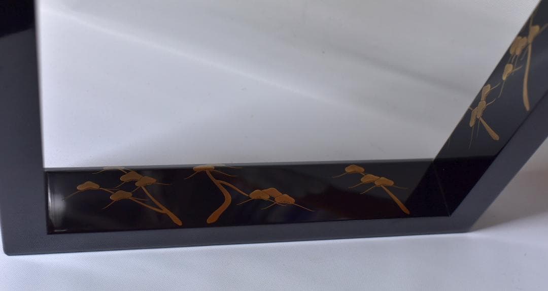 輪島塗信子造　炉縁松柄真塗蒔絵秋　【極上品】囲炉裏、お茶道具／共箱