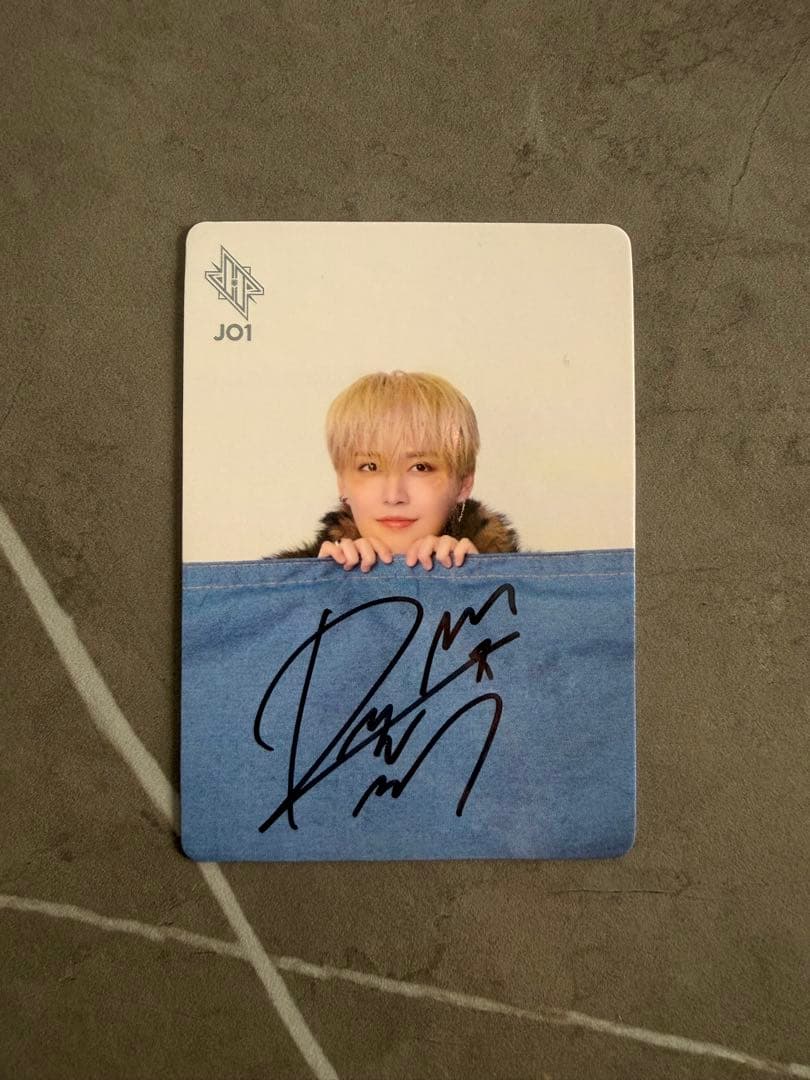本日限定値下げ】JO1 直筆サイン入りトレカ 白岩瑠姫 - メルカリ