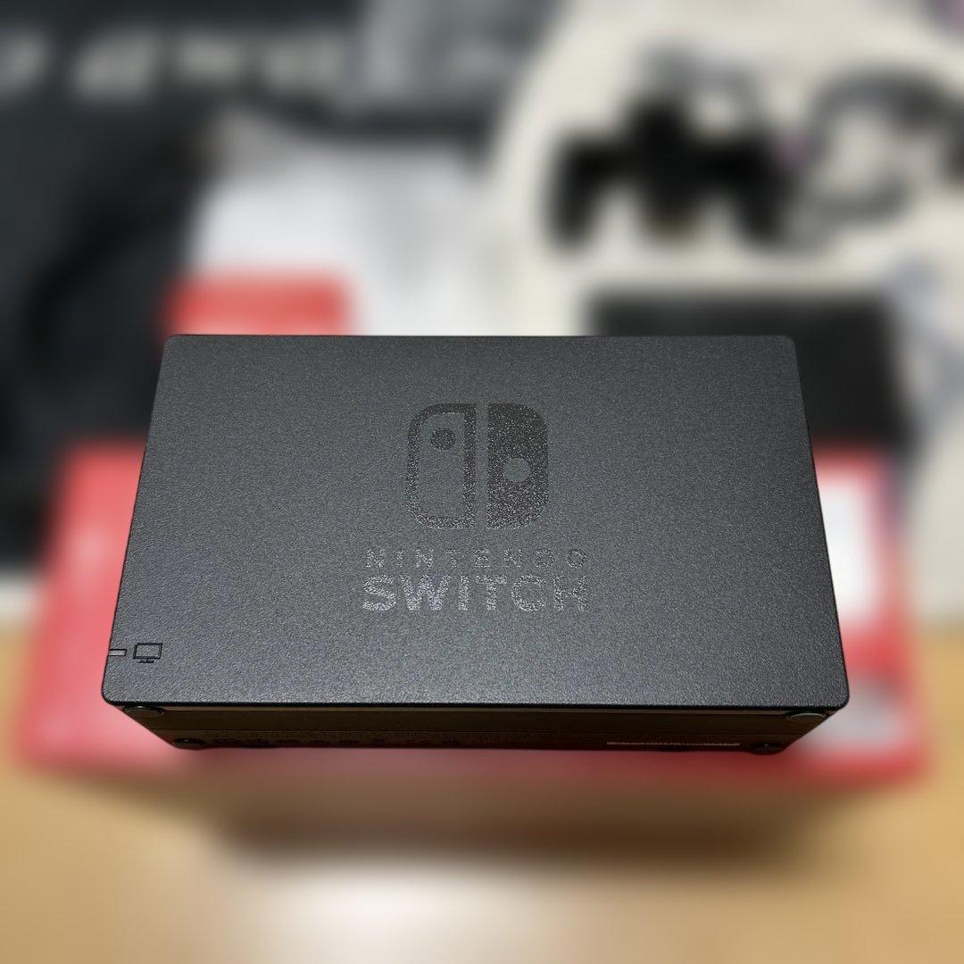 使用期間1年弱　Nintendo Switch 本体 付属品完備　初期化済み