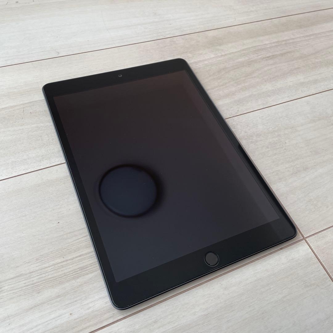iPad第8世代 スペースグレー32ギガ