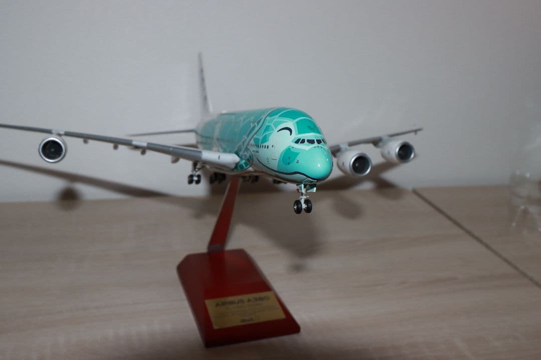 ANA A380 特別塗装モデル 1/200 ※エンジン脱落