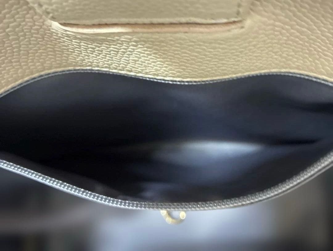 週末限定！CHANEL ショルダーバッグ ベージュ レザー キルティング CC