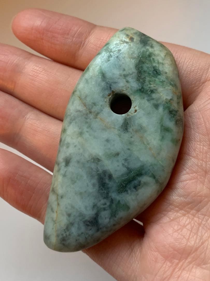 縄文時代後期糸魚川翡翠大珠出土超特大翡翠勾玉根付古墳石器勾玉