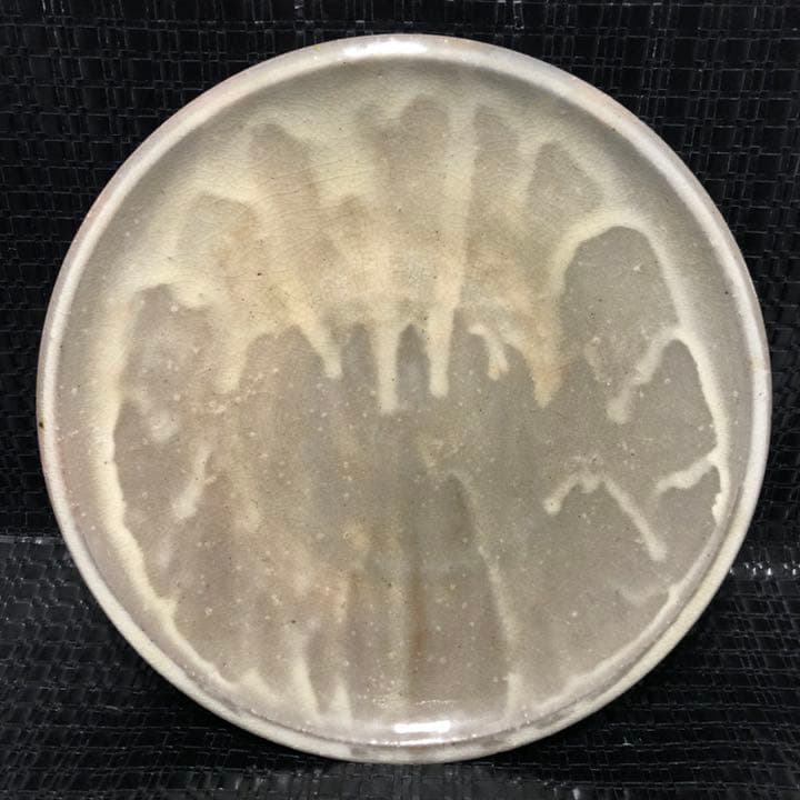 究極の古美術◼️蔵から美しい波の様な釉薬が流れているお皿が出て来ました、茶道具
