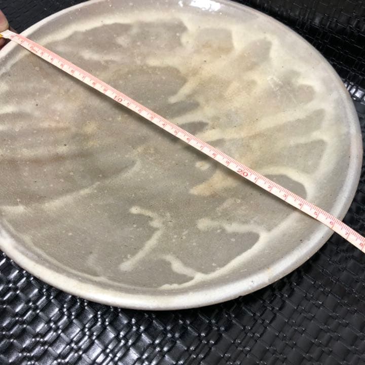 究極の古美術◼️蔵から美しい波の様な釉薬が流れているお皿が出て来ました、茶道具