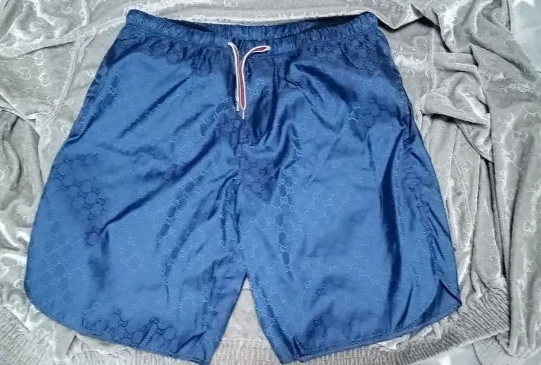 GUCCI ハーフパンツ　М　スイムパンツ 水着 海パン ショートパンツ　シマ柄 GUCCI ハーフパンツ М スイムパンツ 水着 海パン ショートパンツ シマ