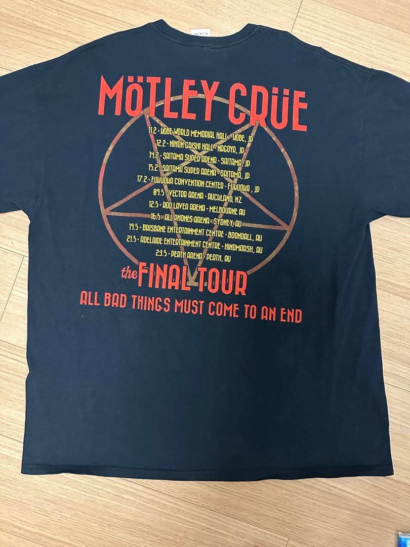 モトリー・クルーの2015年ファイナルツアーTシャツ2枚とパーカーのセット