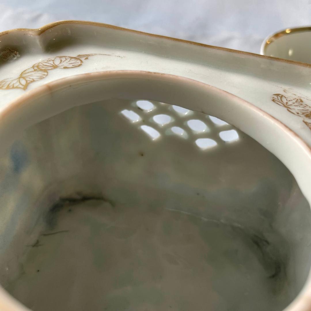 京の骨董品です！少し大きめ 四角の盃台 金彩 染付 長寿盃