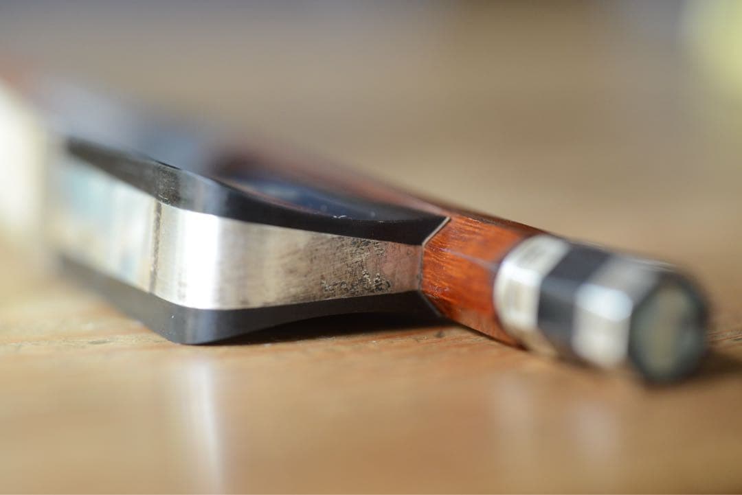 4/4 銀黒檀チェロ弓　美杢フェルナンブコ　80.6g