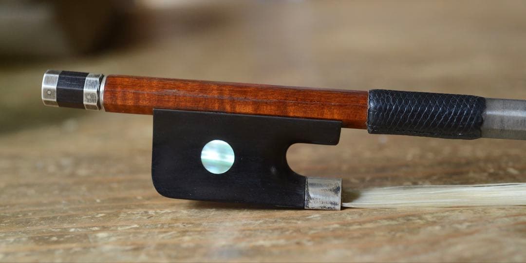 4/4 銀黒檀チェロ弓　美杢フェルナンブコ　80.6g