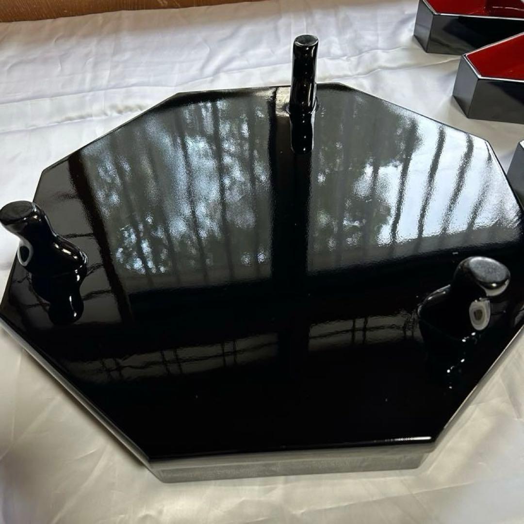 八角トゥンダーブン（東道盆）　琉球漆器