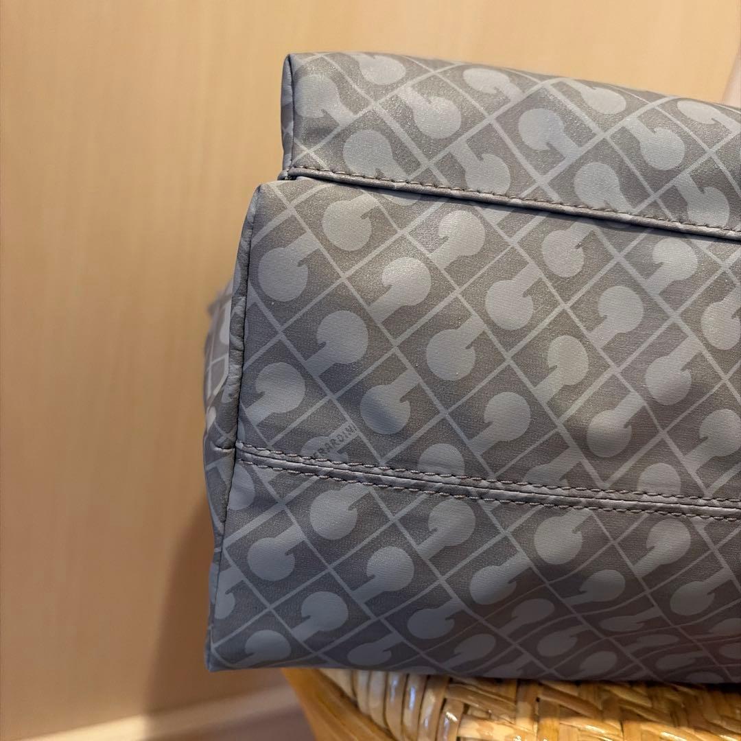 ゲラルディーニ　グレー ショルダーバッグ