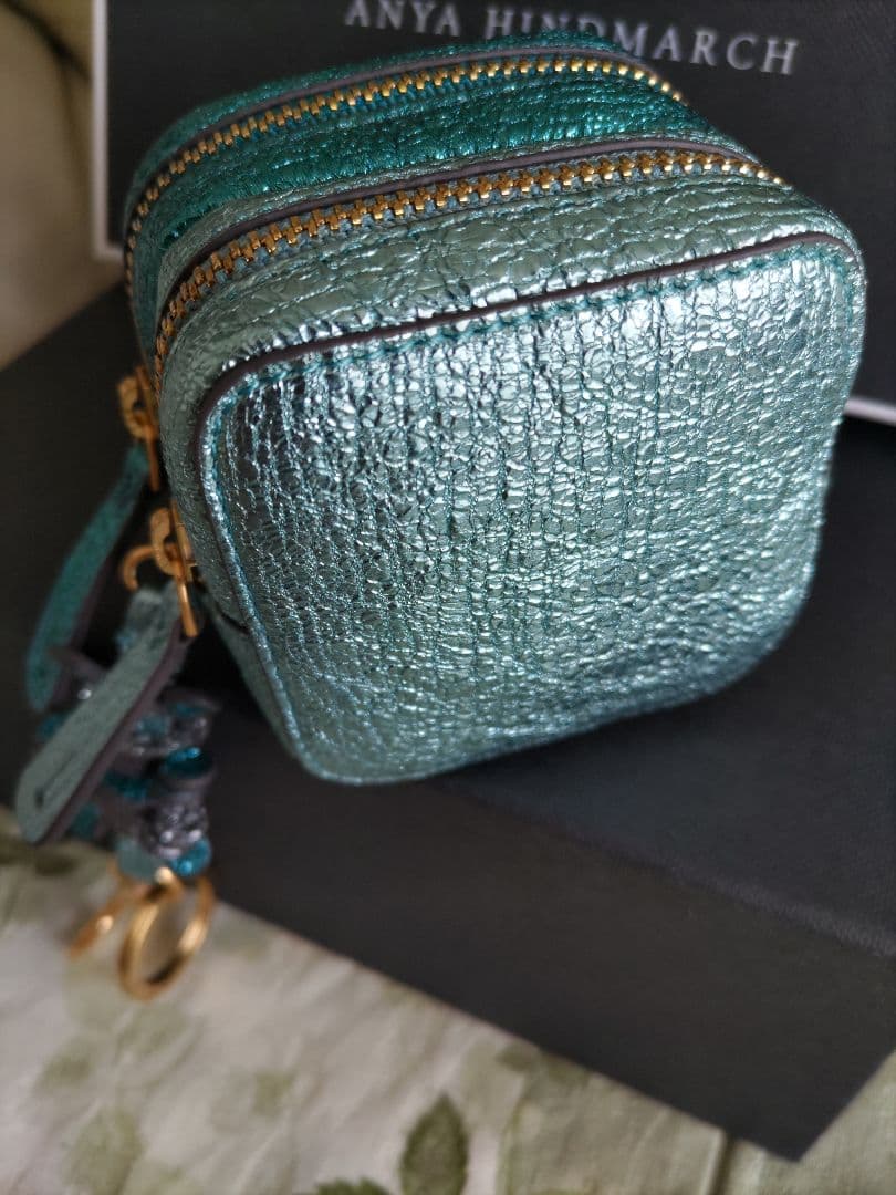 新品未使用アニヤハインドマーチ　ケース　ミニバッグ　チャーム　キーホルダー