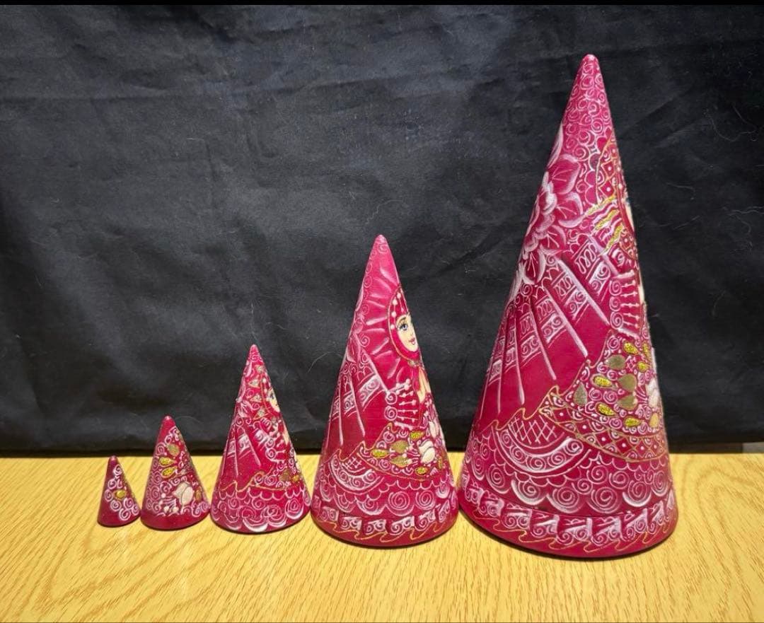 ロシア アーティスト えんじ色三角マトリョーシカ 5体、長期保存、現状