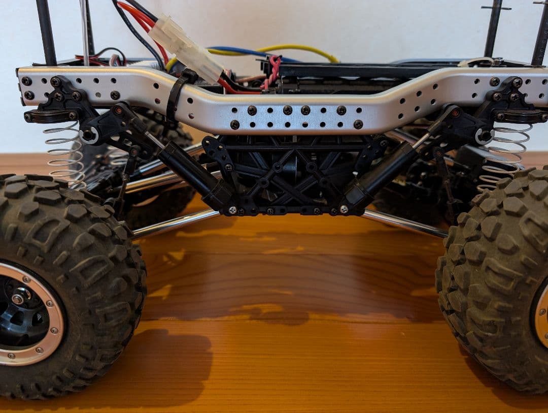 タミヤ CR-01 ランドクルーザー40 純正新品バッテリー、予備タイヤつき