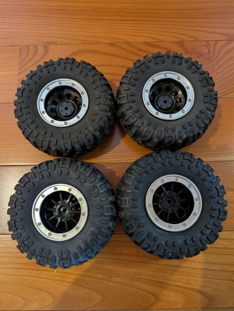 タミヤ CR-01 ランドクルーザー40 純正新品バッテリー、予備タイヤつき