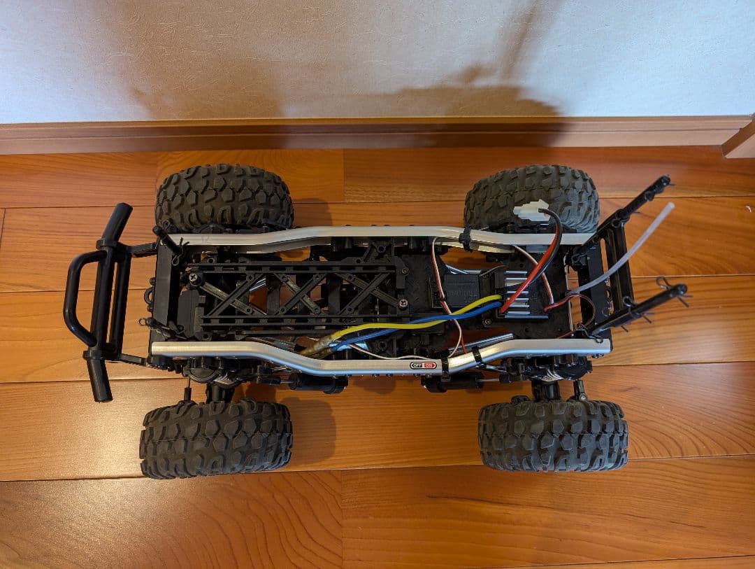 タミヤ CR-01 ランドクルーザー40 純正新品バッテリー、予備タイヤつき