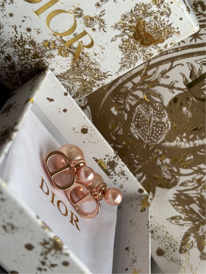 Dior ピンクパール ピアス(両耳用) Dior ピンクパール ピアス(両耳用