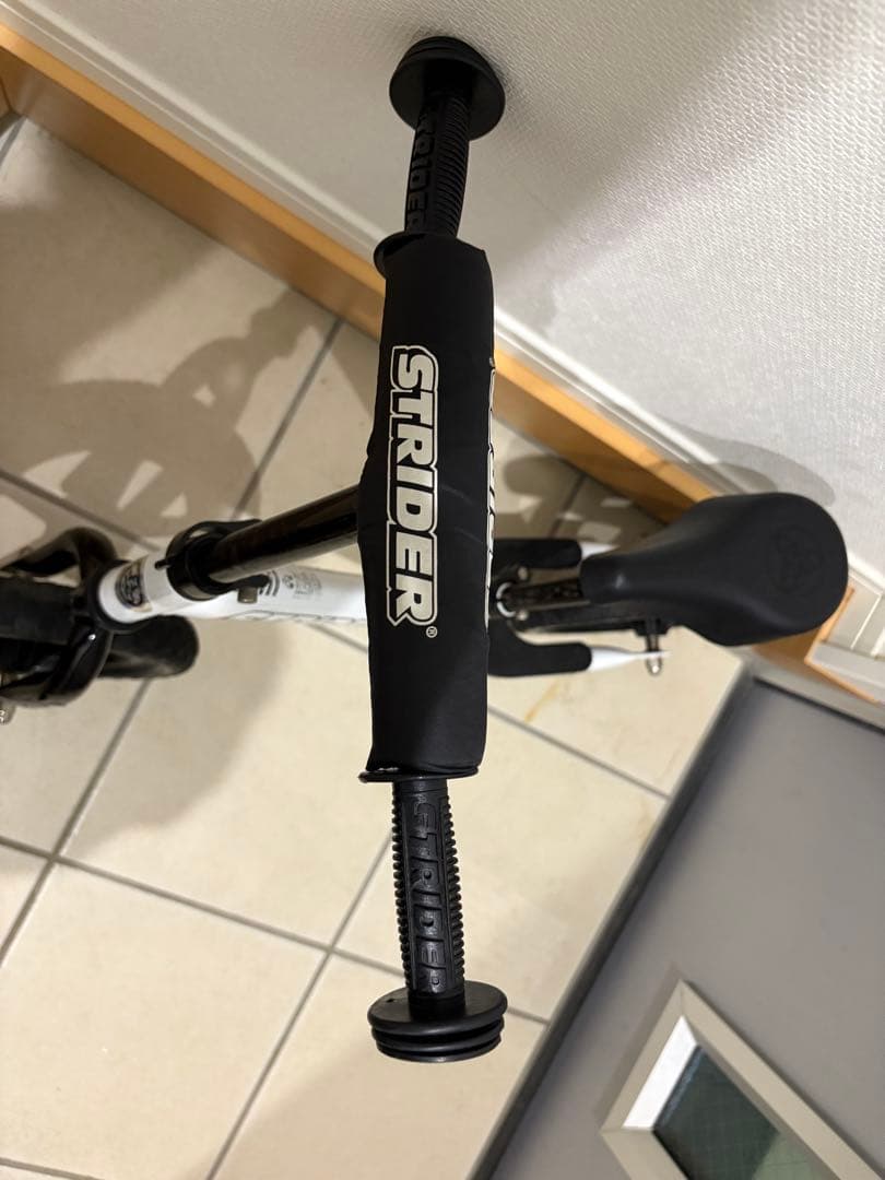 ストライダー 12 限定カラー　save the children