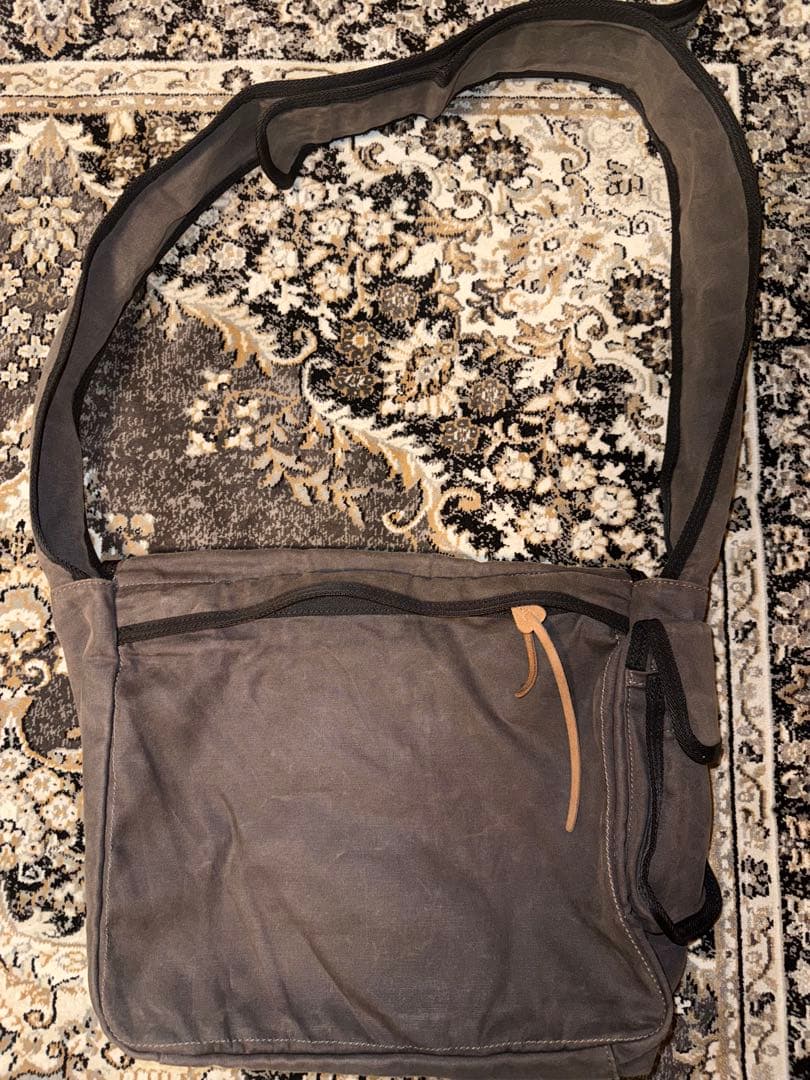 Acne Studios メッセンジャーバッグ