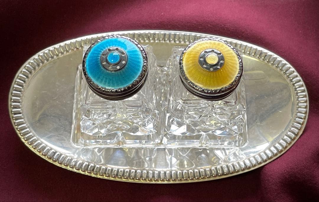 Hroar Prydz シルバーとギロシェエナメルガラス製ソルト&ペーパー