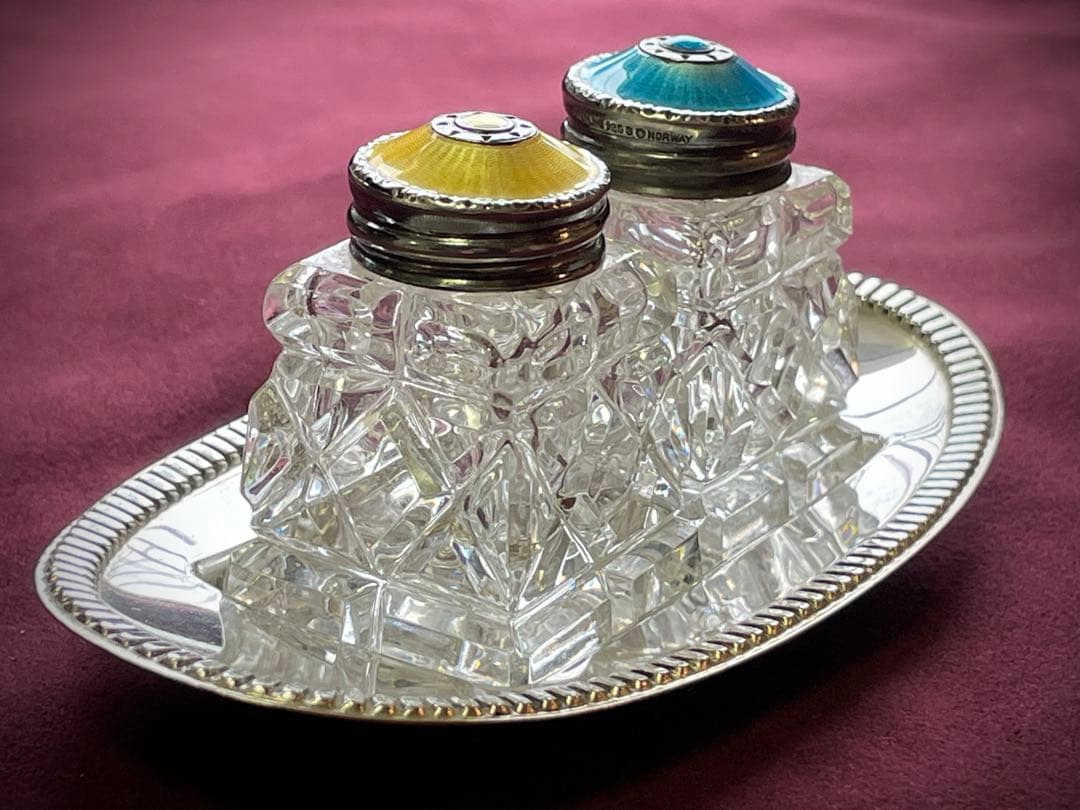 Hroar Prydz シルバーとギロシェエナメルガラス製ソルト&ペーパー