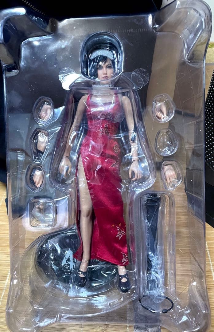 ホットトイズ　バイオハザード4 1/6エイダ・ウォン