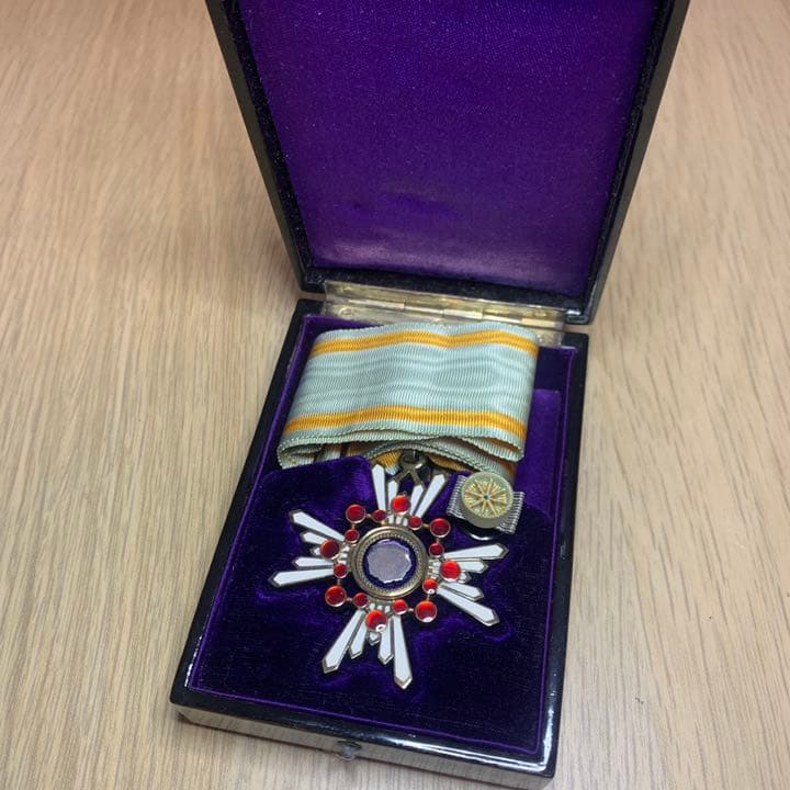 国宝級！激レア 満州国 勲三位 瑞宝章 略綬 共箱付 中国中