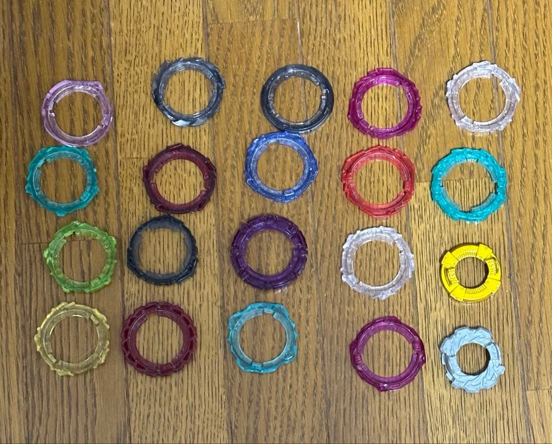 ベイブレードバースト 40個+ランチャー等 引退 まとめ売り - スポーツ