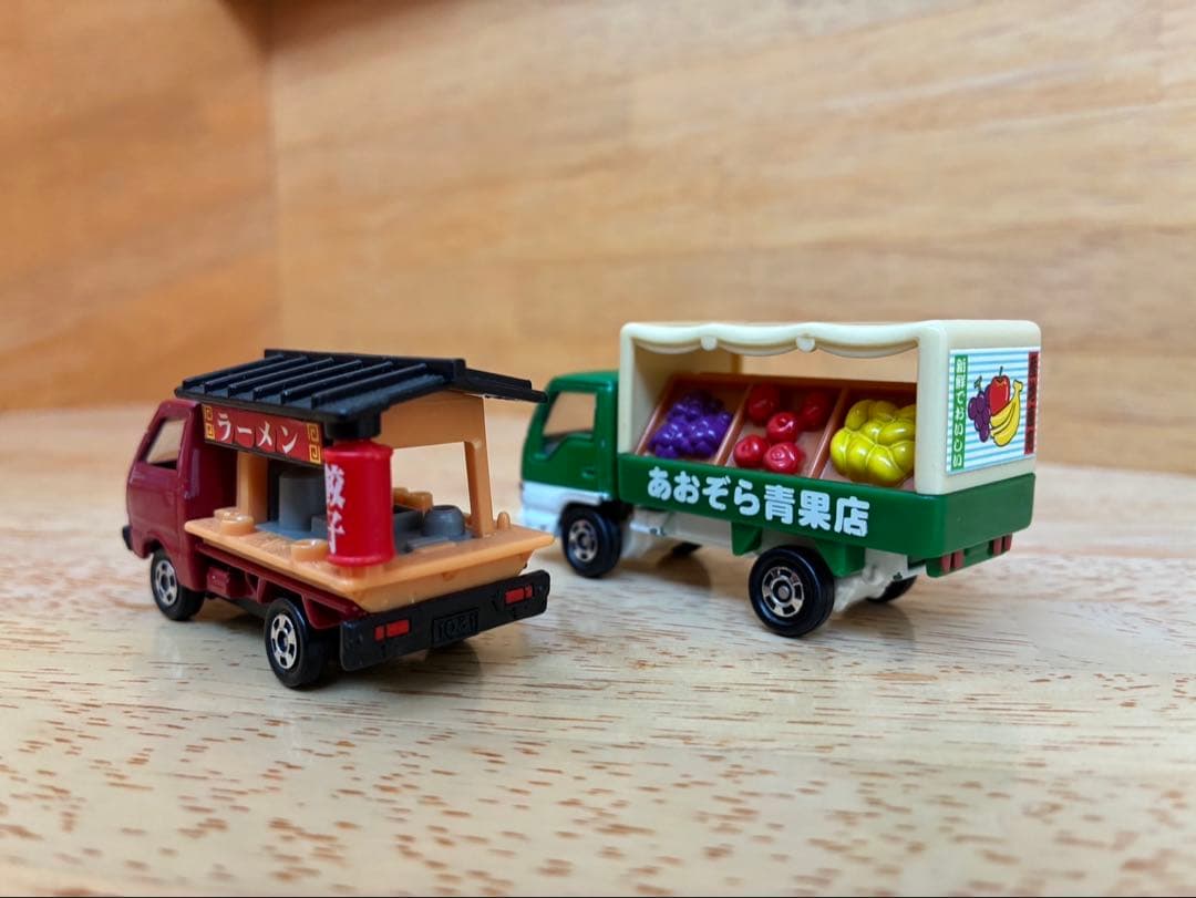 トミカミニカー どこか懐かしい街で見かけるくるまセット外箱あり タカラトミー