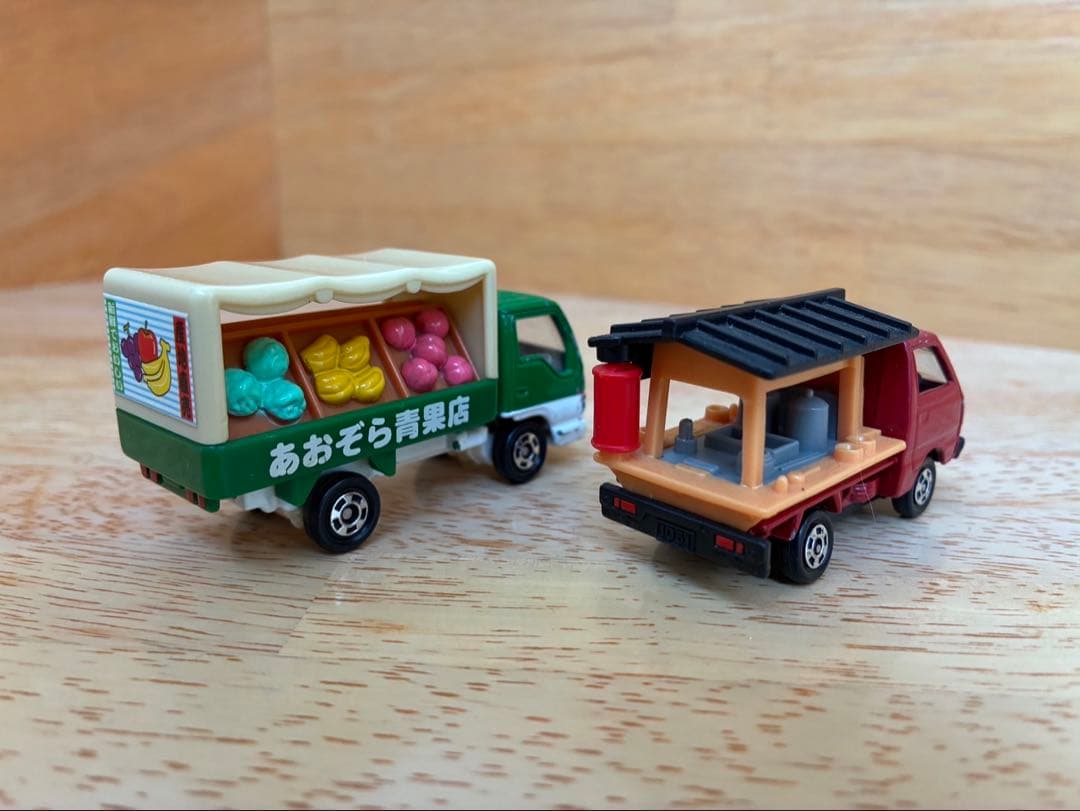 トミカミニカー どこか懐かしい街で見かけるくるまセット外箱あり タカラトミー