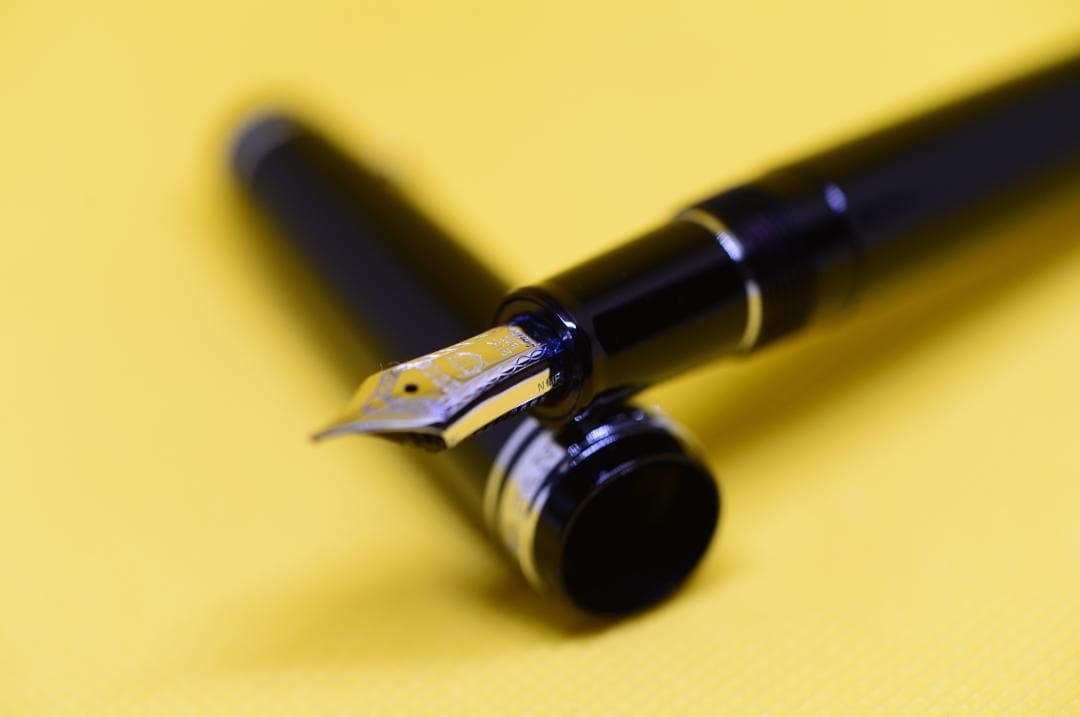 セーラー万年筆 プロフェッショナルギア 長刀研ぎ 中細字 (N-MF)